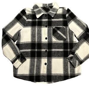 1Clique Women’s Size Small Oversized Black and White Plaid Button Up Shacket